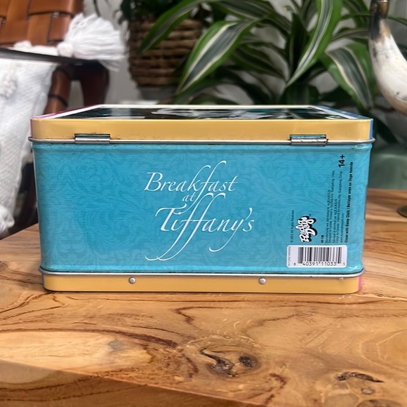 Breakfast at Tiffany’s metal lunchbox - Picture 3 of 6